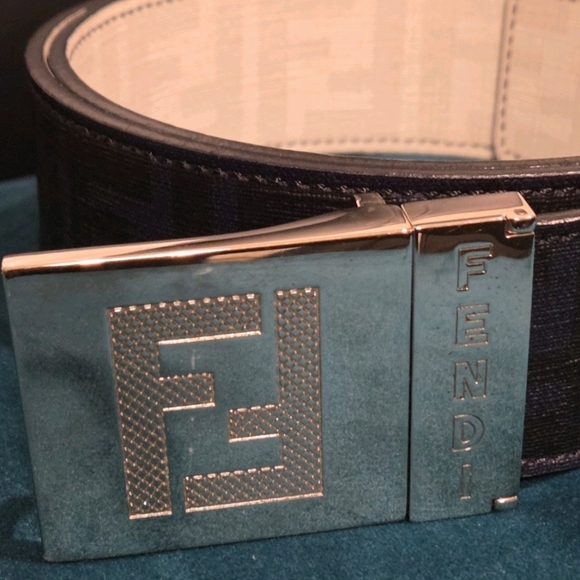 Fendi Vintage Leather Reversible Belt Dark Navy Blue/ Black & White Size 48 - Picture 2 of 9